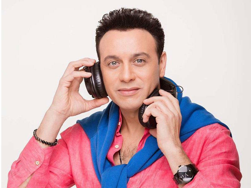  الفنان مصطفى قمر