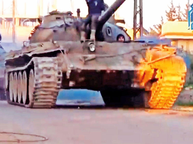 صورة من فيديو لدبابات تحرير الشام في حي سوران بحماة اليومn