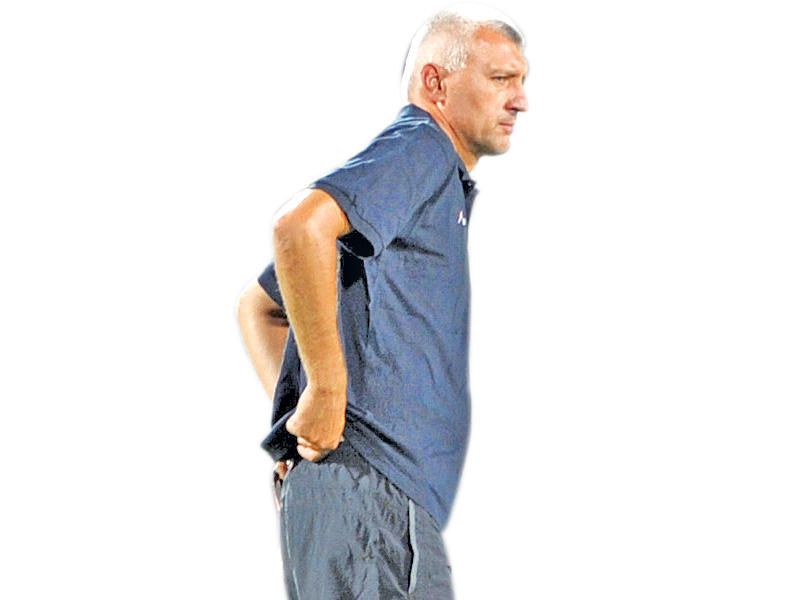  مدرب الفريق الأول الروماني فلورين ماتروك