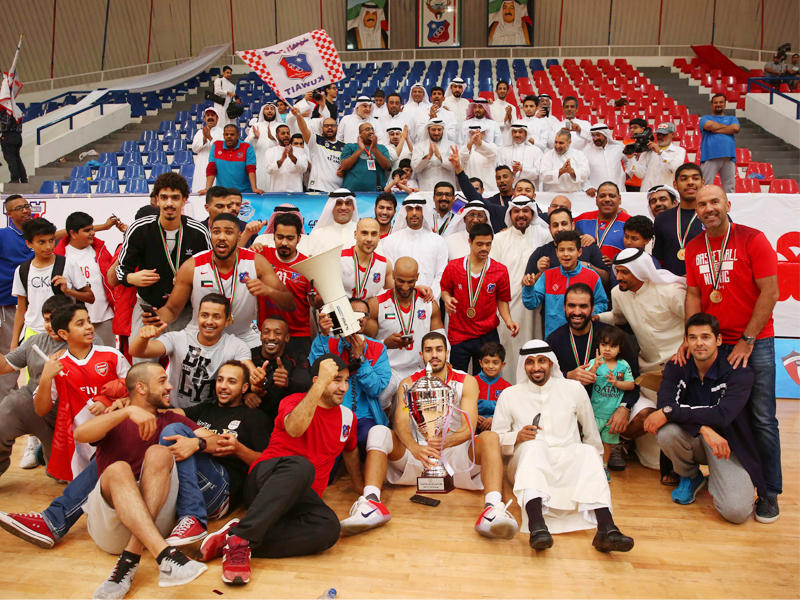 صورة جماعية للفريق البطل