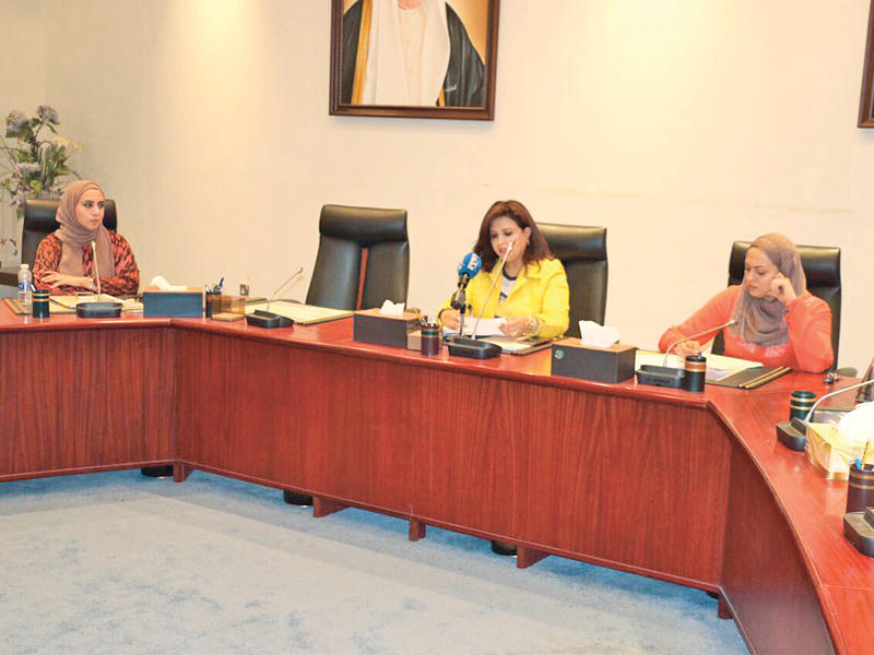 سعاد السويدان خلال المؤتمر الصحافي في «التربية» أمس