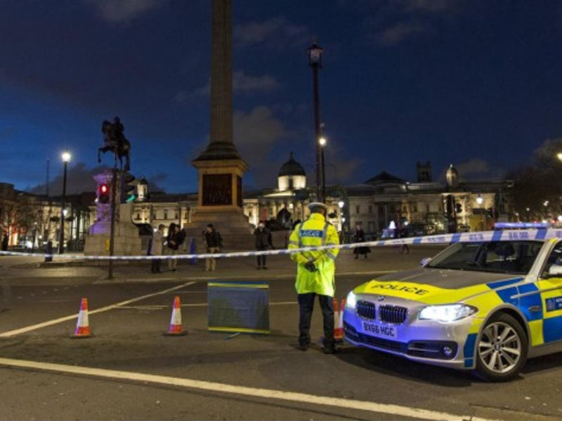 صورة لمداهمة احد بيوت المشتبه بهم في برمنغهام بعد ساعات من الهجوم