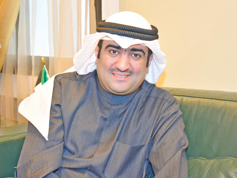 وزير التجارة وزير الدولة لشؤون الشباب بالوكالة خالد الروضان