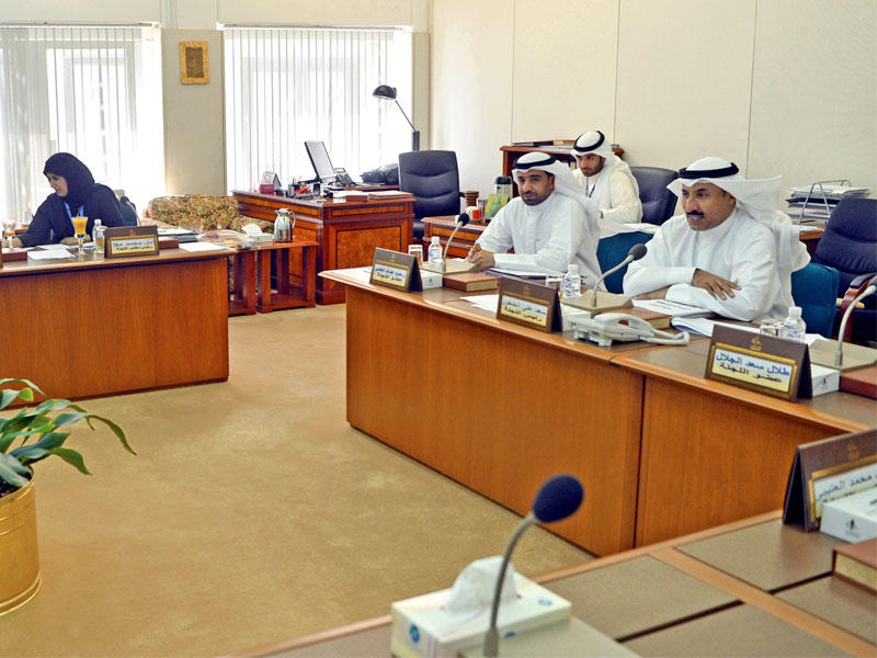 اللجنة الصحية في اجتماعها أمس