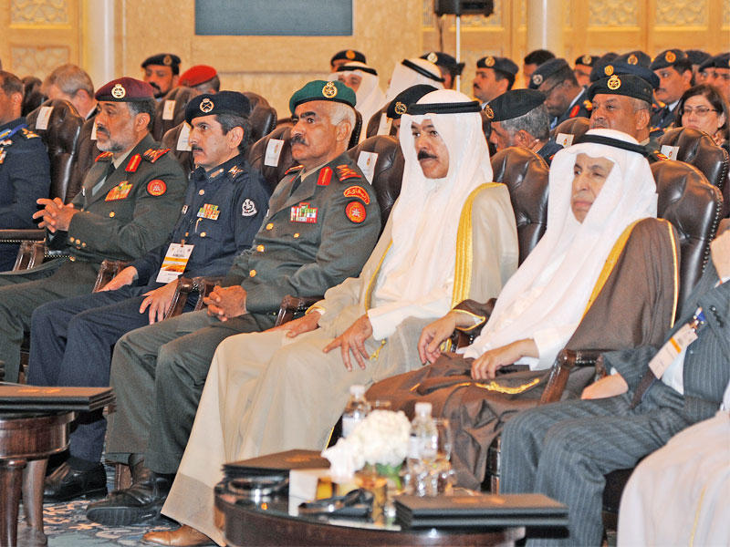 الخالد والخضر والنواف والمكراد والسفير السعودي مع كبار الحضور