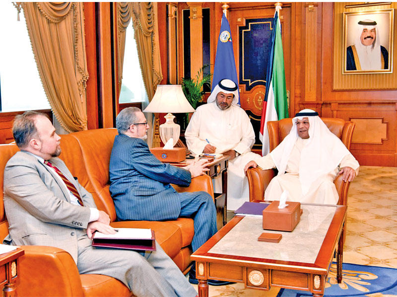 الجراح مستقبلاً السفير الأميركي أمس