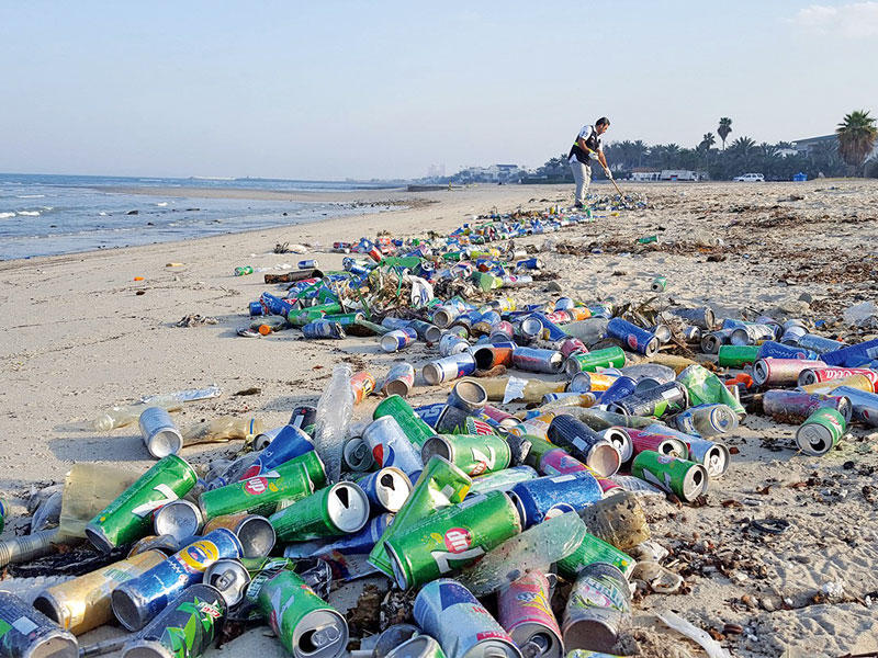 جانب من الحملة التطوعية لتنظيف مخلفات الأمطارn