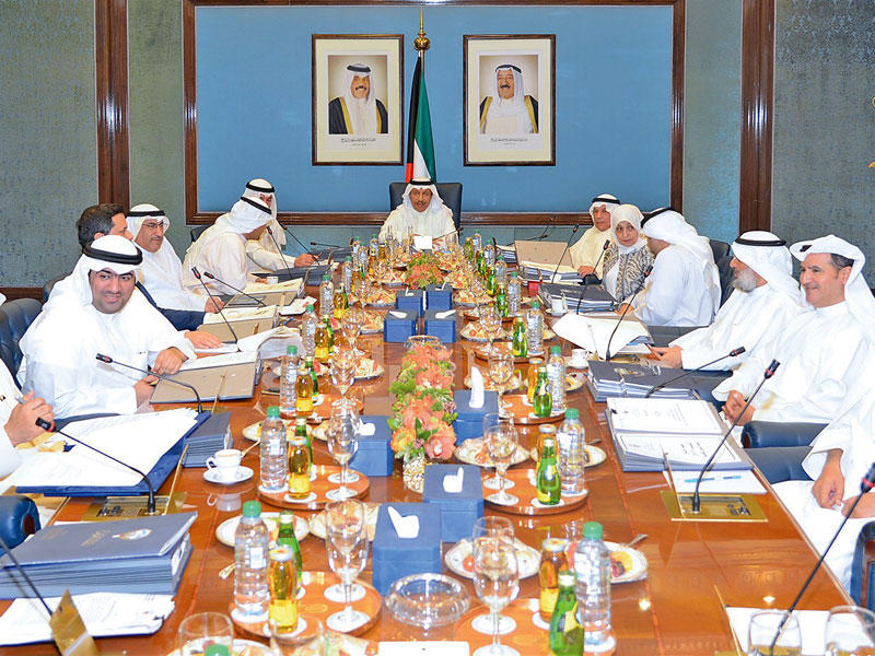 المبارك مترئساً اجتماع مجلس الوزراء أمس