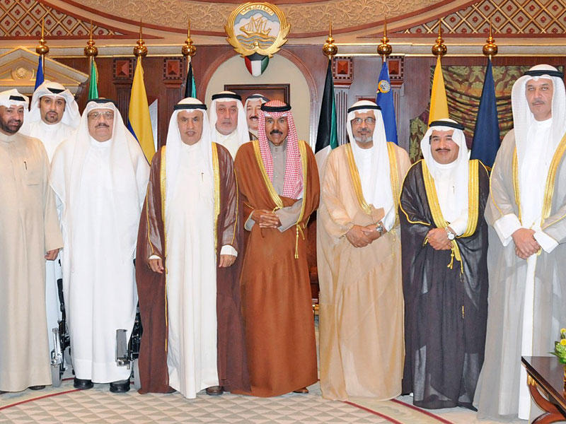  ولي العهد مستقبلاً عدداً من المواطنين أمس