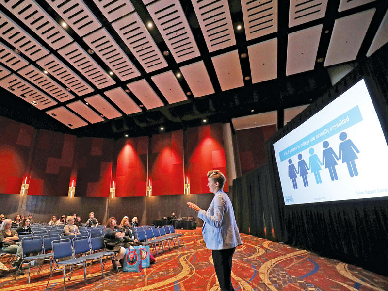  تعزيز روابط الثقة بين مصففات الشعر وخبيرات التجميل وزبائنهن