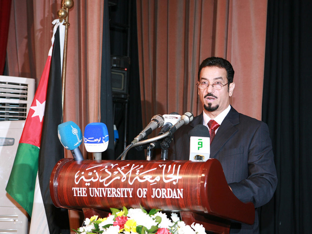 سفير دولة الكويت لدى الأردن الدكتور حمد الدعيج