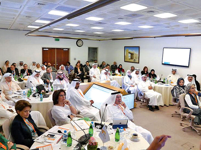 جانب من المشاركين في لقاء «التقدم العلمي»