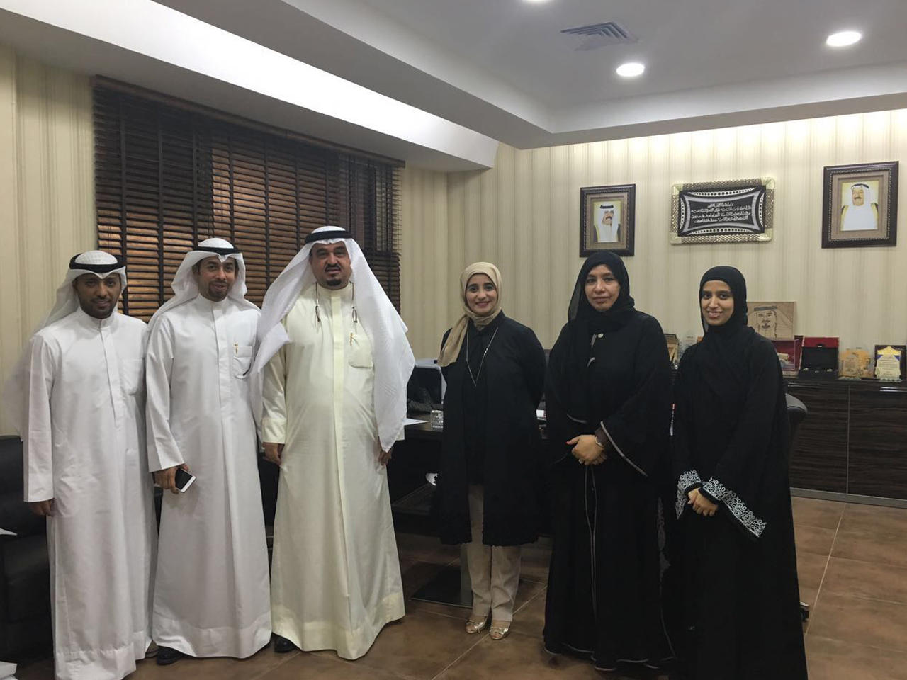 ماجد الصالح يتوسط وفد مكتب الشهيد