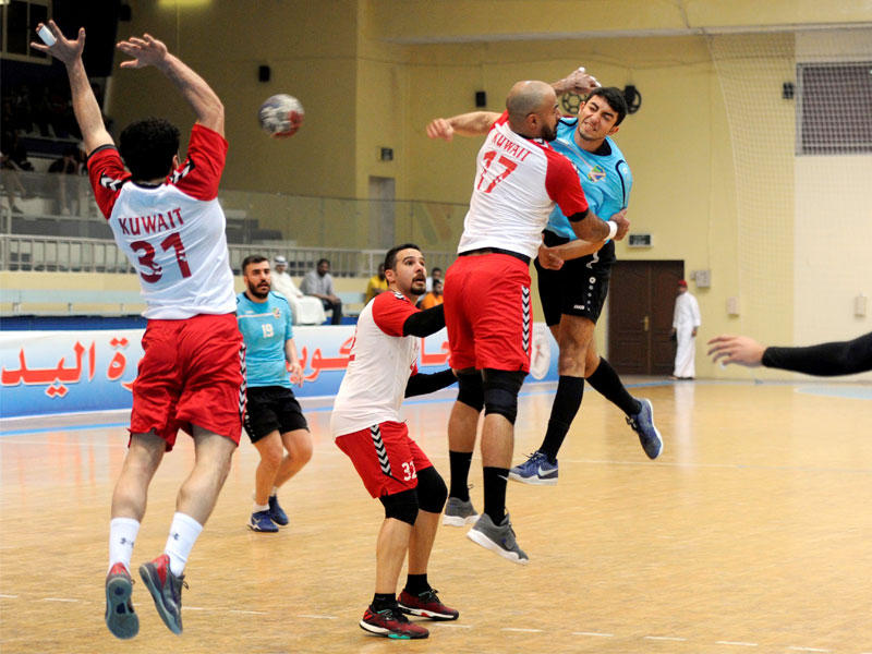 جانب من مباراة الكويت والسالمية 