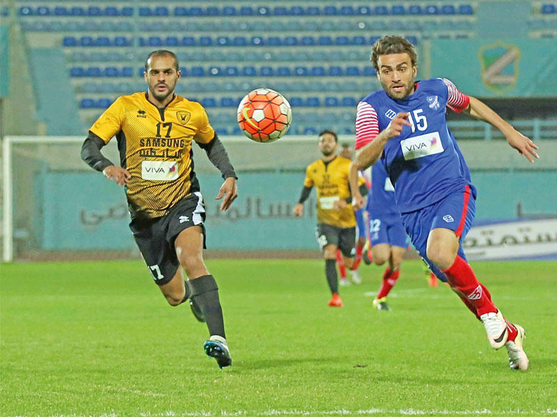 بلانكو وبدر المطوع في سباق على الكرة (أرشيف)