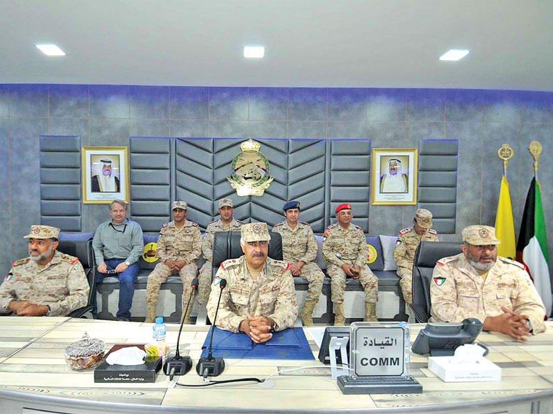 رئيس الأركان يتوسط النواف والصالح 