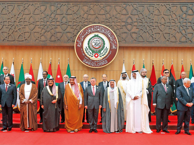 الزعماء العرب في صورة تذكارية للقمة العربية الـ ٢٨ في منطقة البحر الميت بالأردن أمس