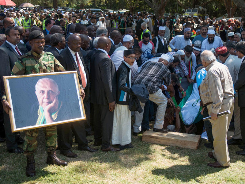 جانب من جنازة كاثرادا أمس (أ ف ب)n