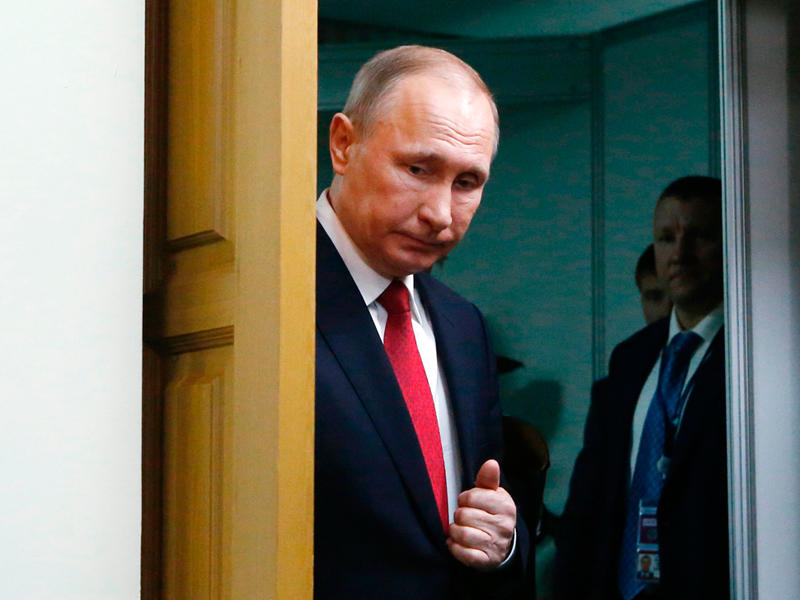 الرئيس الروسي فلاديمير بوتين مغادراً بعد اجتماعه مع الرئيس الفنلندي على هامش المنتدى الدولي للقطب الشمالي في أرخانجلسك