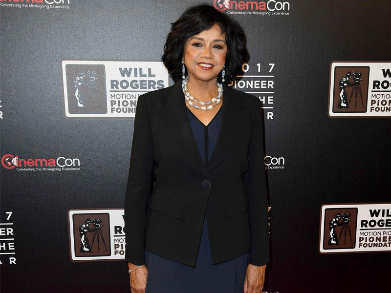 رئيسة أكاديمية فنون السينما وعلومها شيريل بون إيزاكس