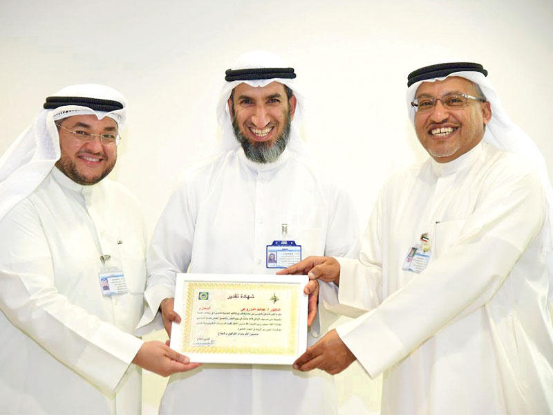 العميري والمشيعي يكرمان المزروعي