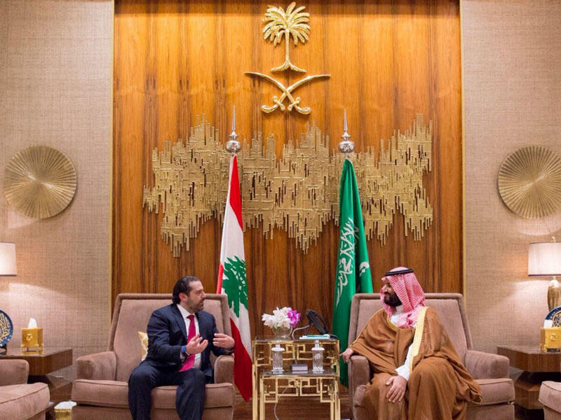 محمد بن سلمان مستقبلاً الحريري مساء أمس الأول في الرياض 
