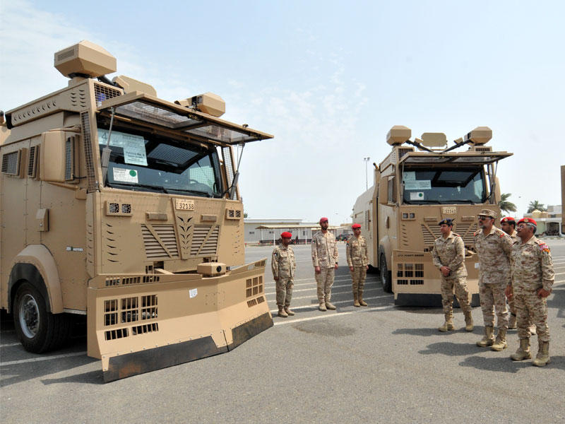 نائب رئيس الأركان يتابع أحدث آليات الشرطة العسكرية