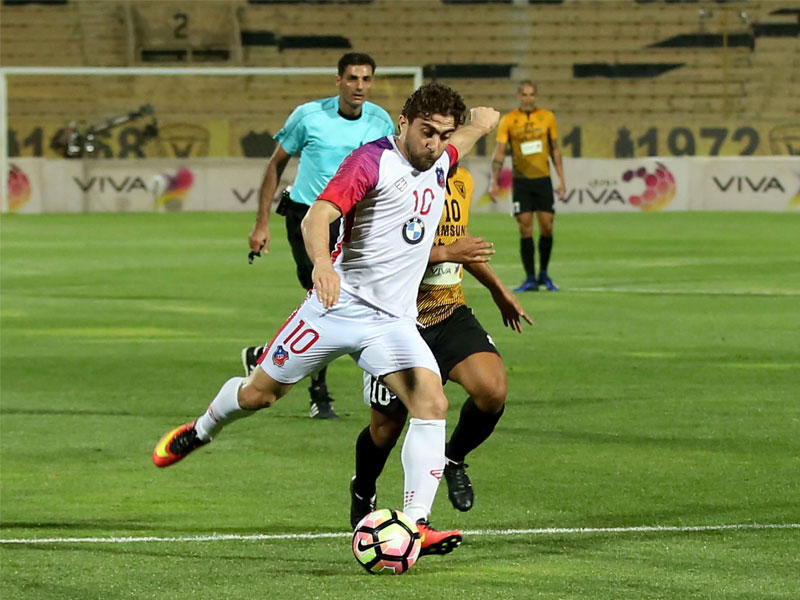  محترف الكويت لكرة القدم السوري فراس الخطيب 