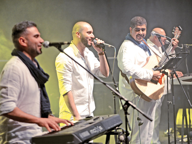 فرقة «حرقة كرت» الأردنية أثناء الحفل