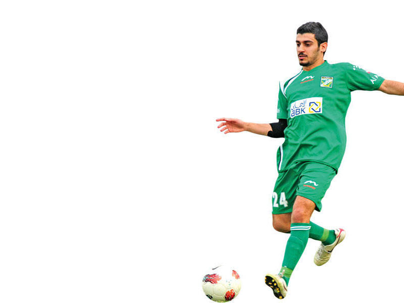 لاعب الفريق الاول لكرة القدم بالنادي العربي عبدالله الشمالي