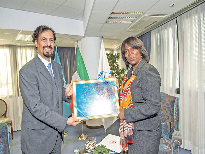 كازين تكرم السفير الخالد