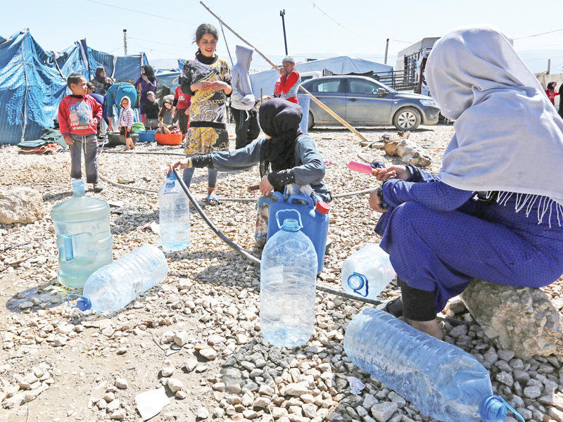 نازحون سوريون في مخيم في بر الياس بالبقاع (رويترز)