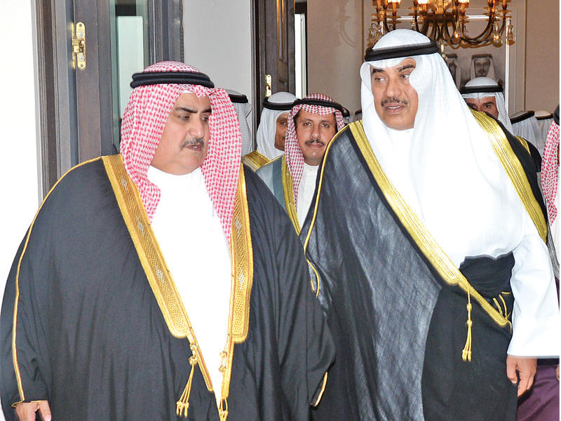 ممثل الامير خلال تقديم واجب العزاء أمس