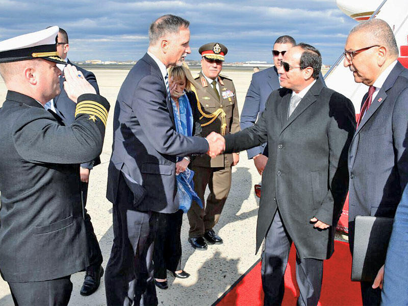 السيسي لدى وصوله إلى واشنطن أمس 