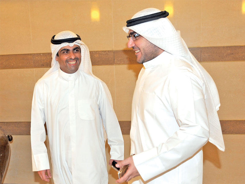 العدساني والكندري في المجلس أمس