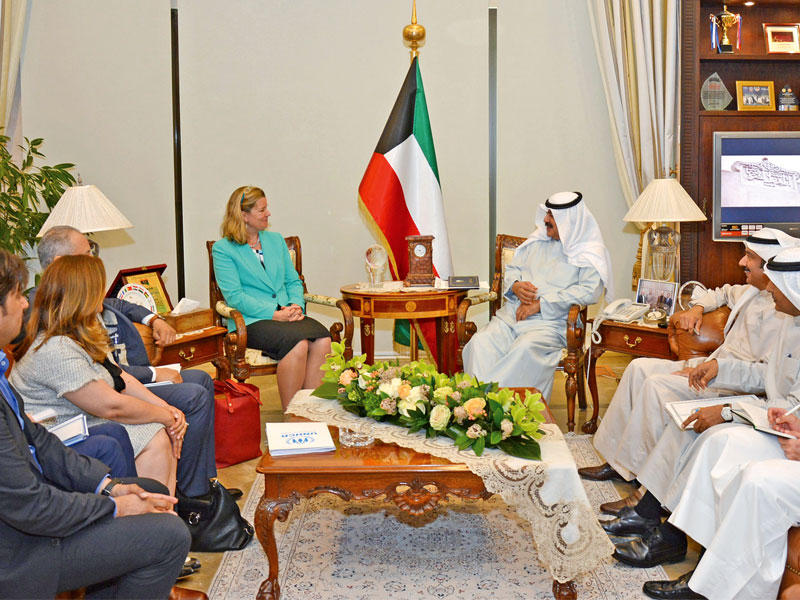 الجارالله أثناء اجتماعه مع  كليمنتس