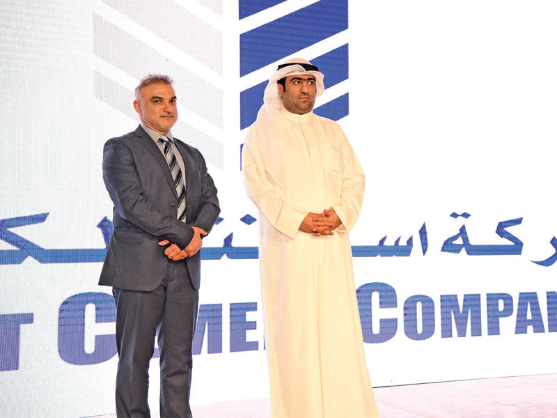 الروضان وتقي خلال حفل التكريم