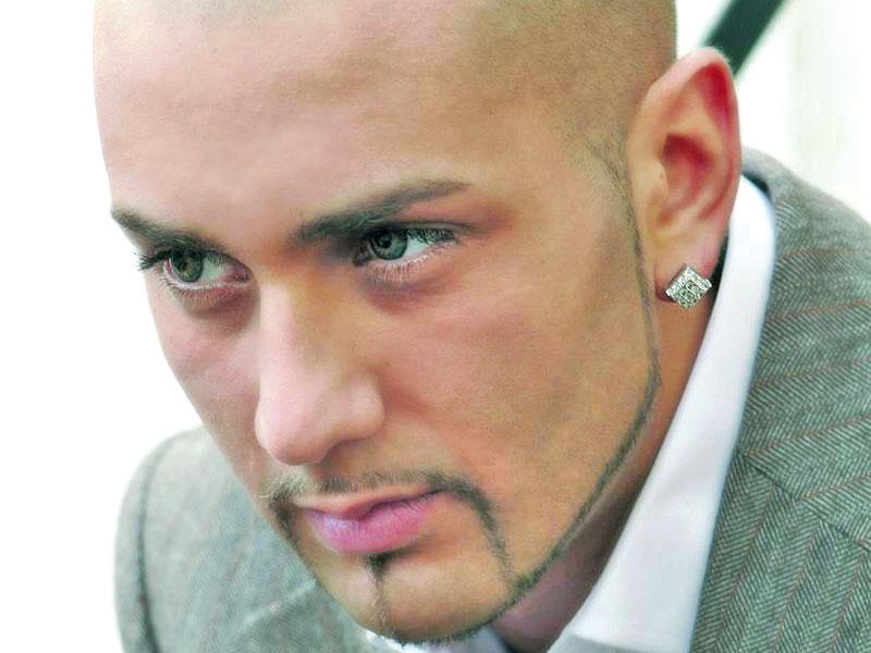 الفنان اللبناني- الكندي مساري