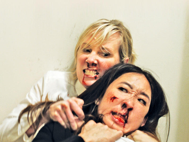 ساندرا أوه وآن هيشي في الفيلم