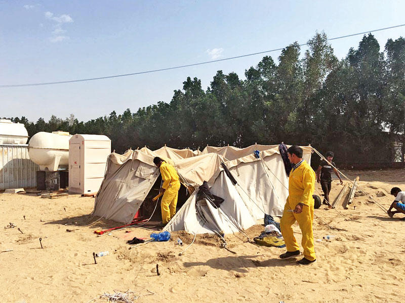 جانب من حملة إزالة المخيمات 