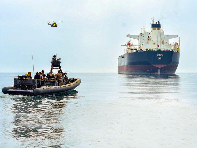 جانب من تدريبات تحرير ناقلة النفط 