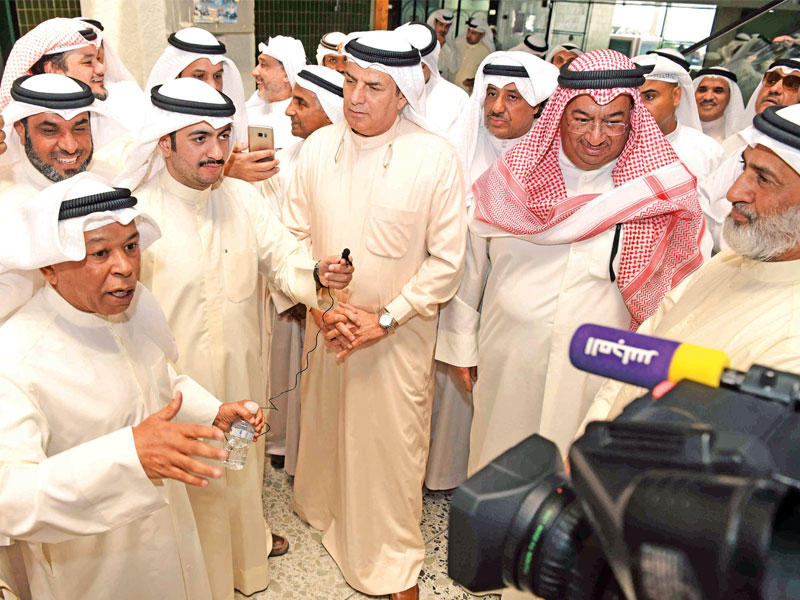 الوسطاء خلال الوقفة الاحتجاجية