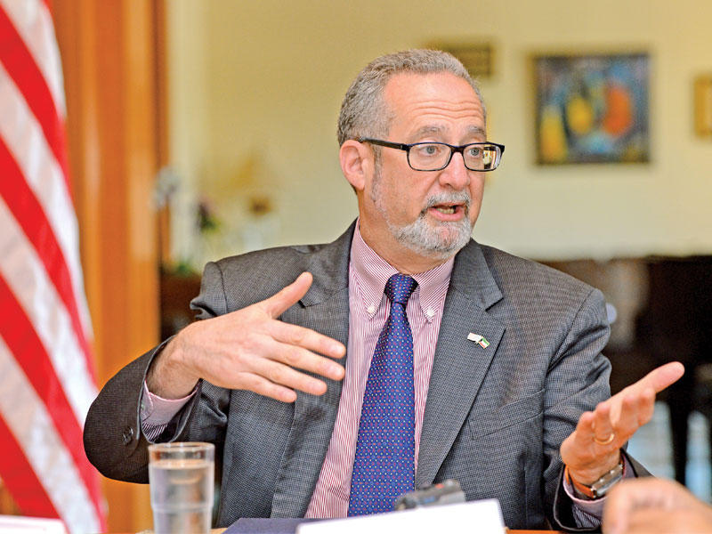  السفير الأميركي لدى الكويت لورانس سيلفرمان 