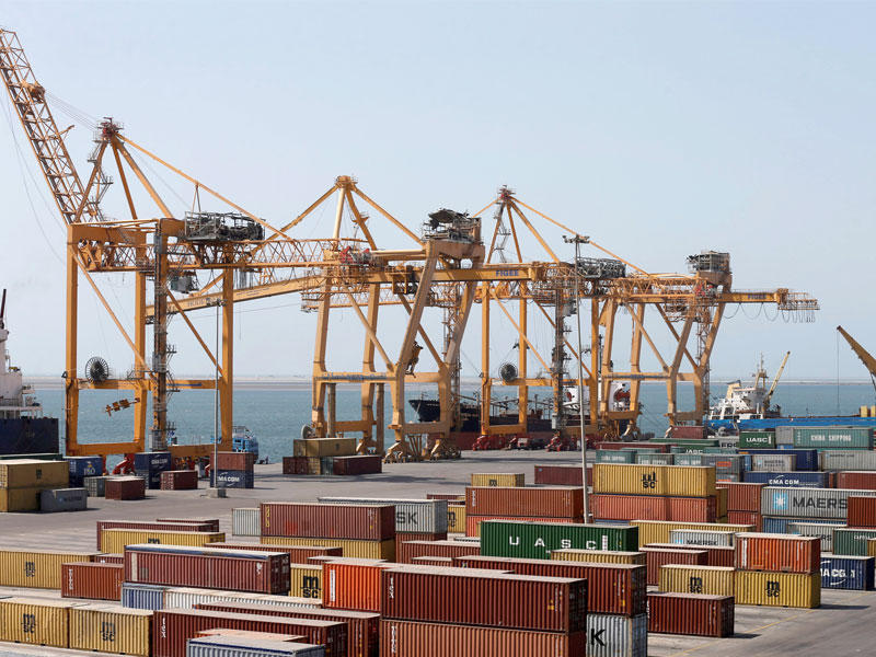 منظر لمحطة الحاويات في ميناء الحديدة على البحر الأحمر