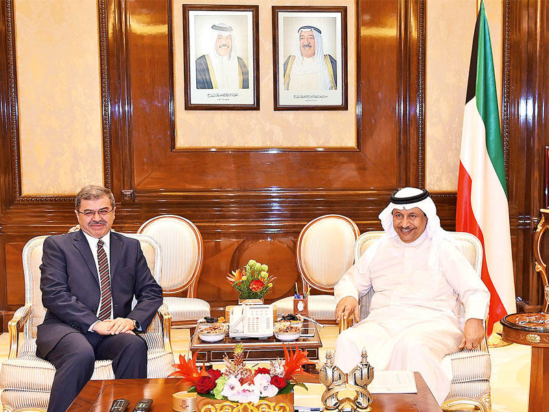 المبارك خلال استقباله سفير العراق