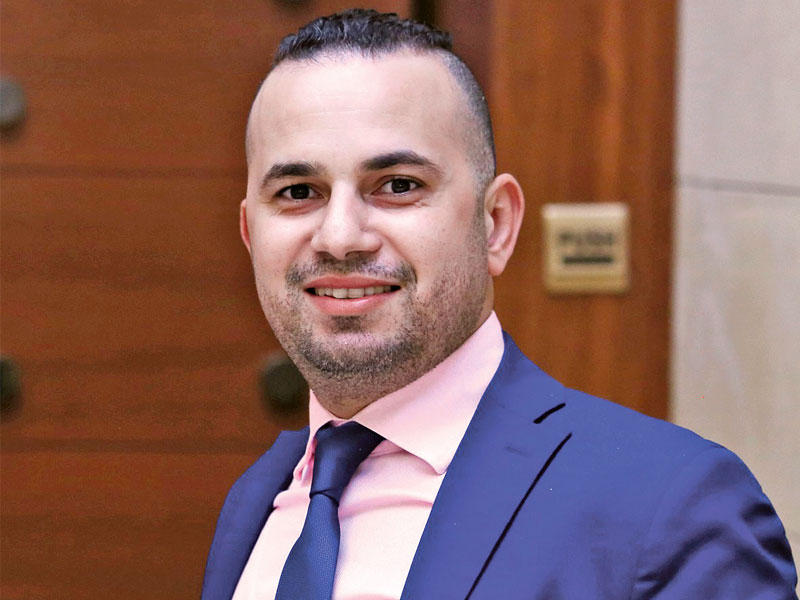  عمرو خليفة مدير معرض النخبة