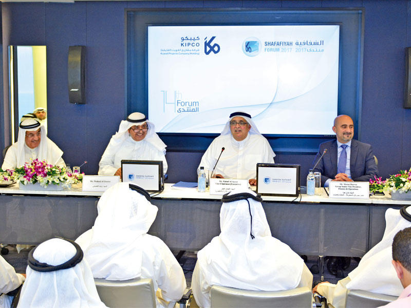 العيار خلال ترؤسه عمومية الشركة أمسt(تصوير جمال عبدالله)