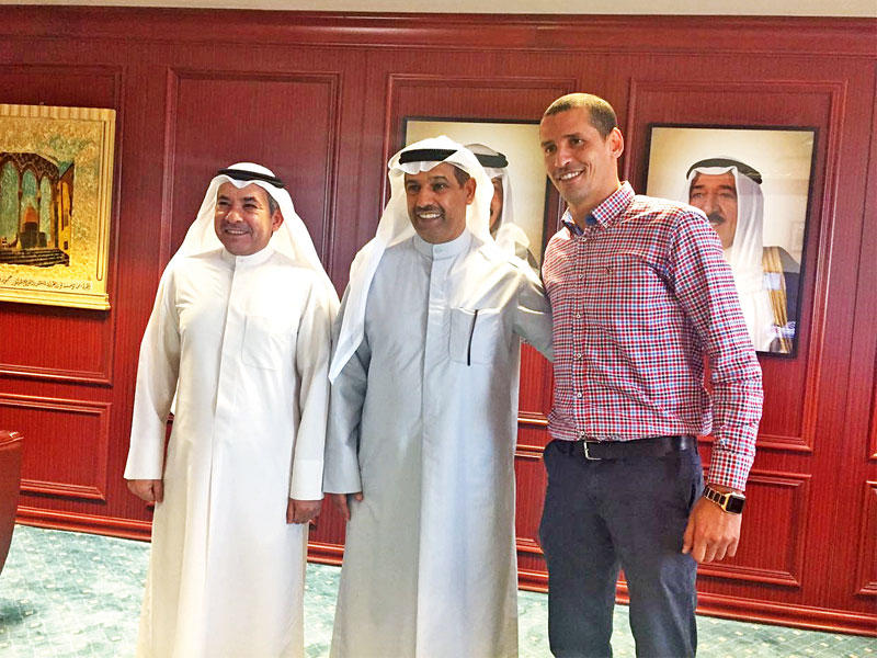 الدكتور فليطح يتوسط فالح الديحاني والسماري 