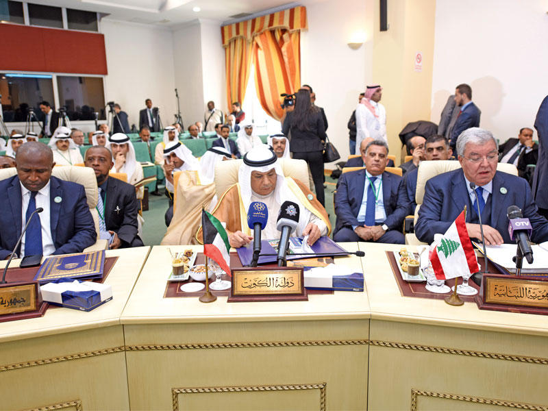 نائب رئيس مجلس الوزراء وزير الداخلية الشيخ خالد الجراح