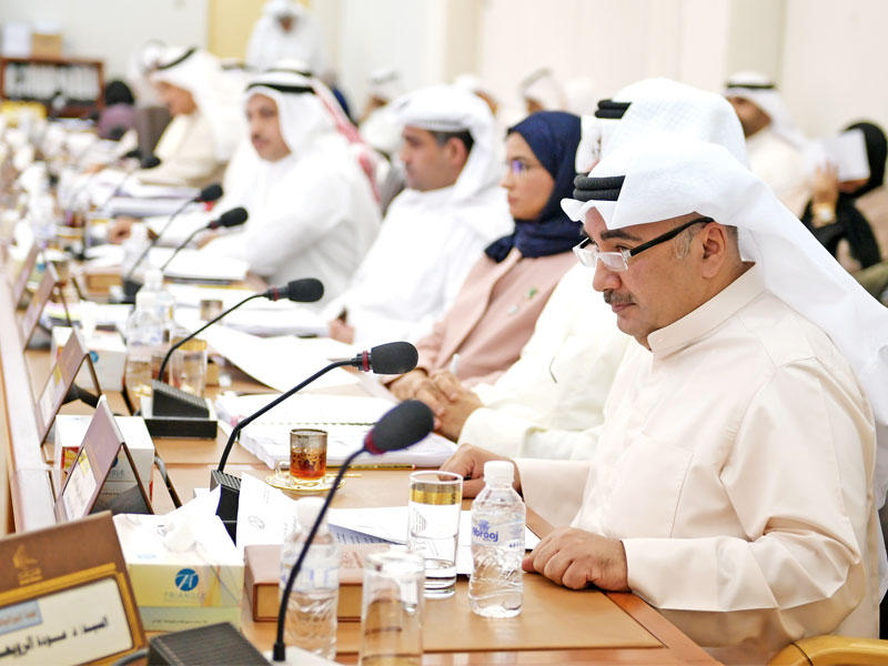 قيادات هيئة الزراعة خلال اجتماع «الميزانيات» أمس